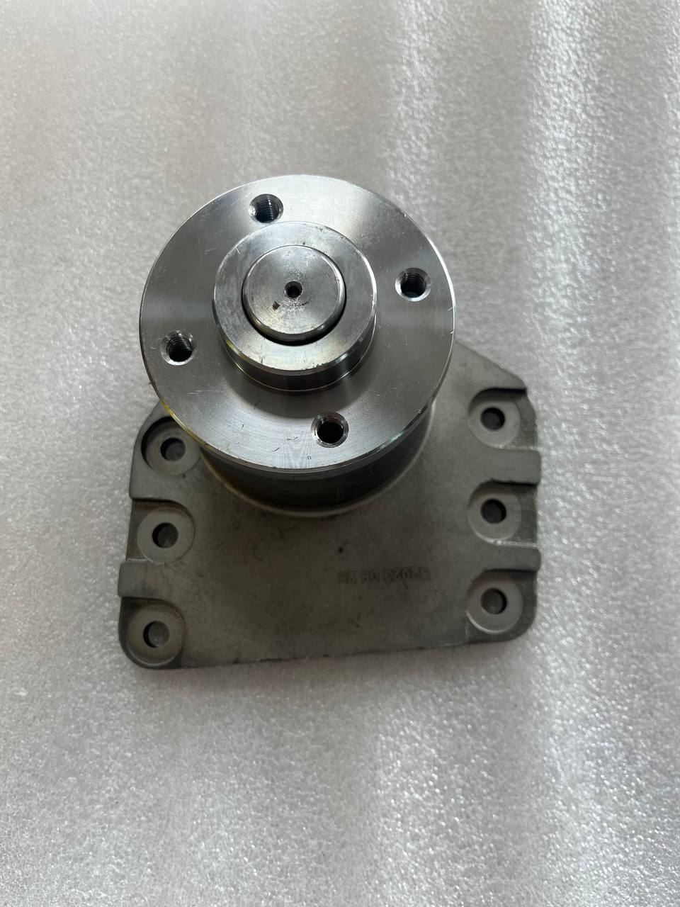 Кронштейн шкива вентилятора JCB 320/08550