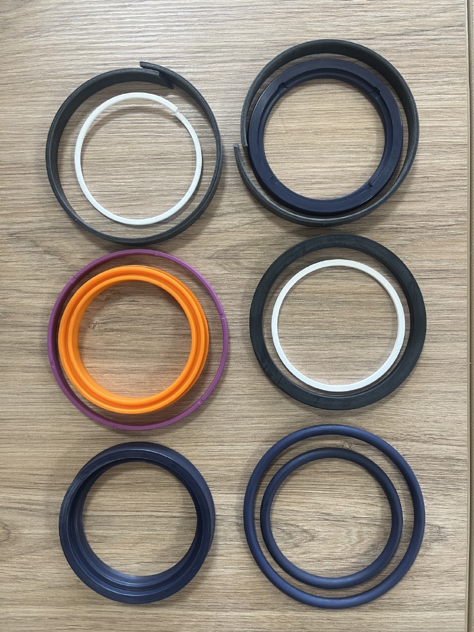 Ремкомплект гидроцилиндра заднего ковша (90х60) 332/E8224 MULTI